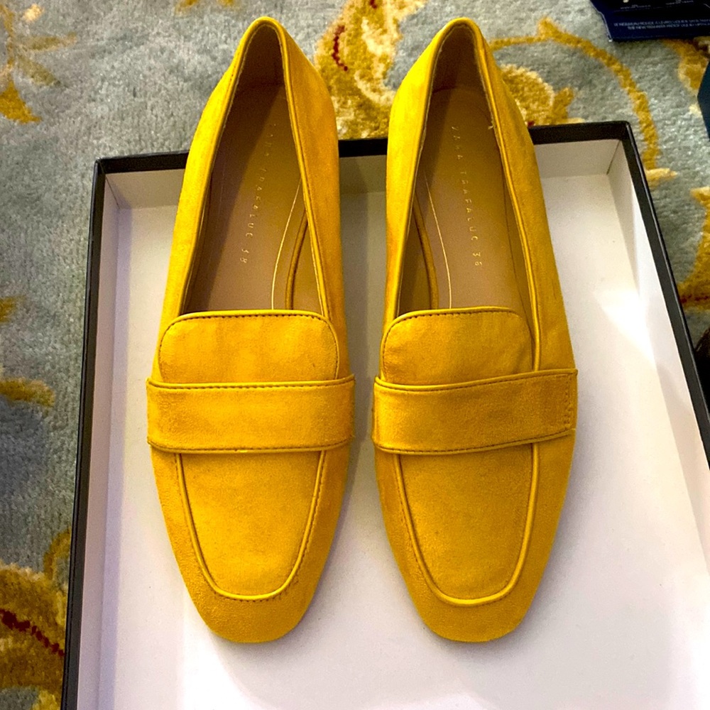 Zara Trafaluc Loafers. Mustard color